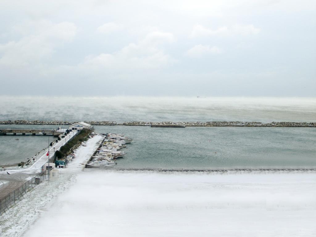 Pelikan Hotel Buyukcekmece Bagian luar foto